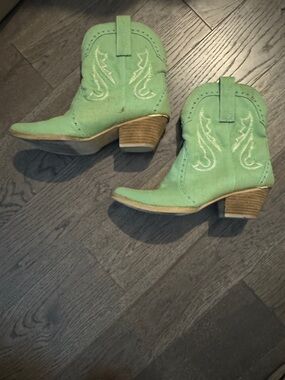 Cowboy boots as is 8